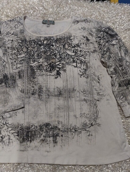 Vintage Suzie Tops - Women’s Graphic White Floral Three Quarter Sleeve Top Vintage Suzie Size L